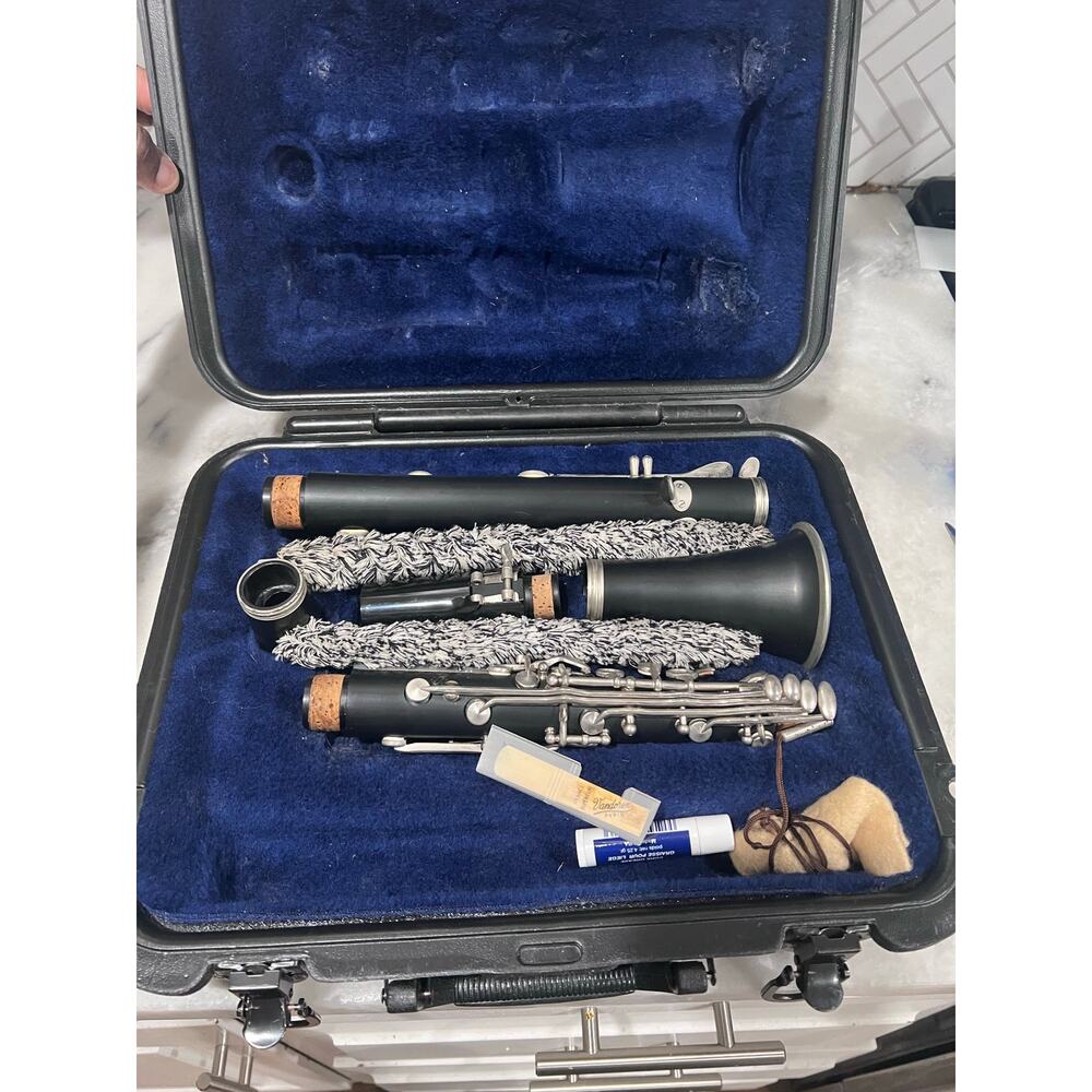 Selmer CL300 Bb Clarinet USA Student Model w Case Mouthpiece Band Instrument